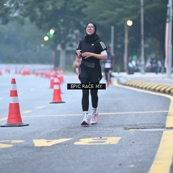 Runner Photo 7028042