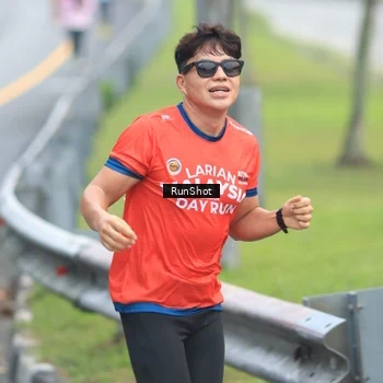 Runner Photo 7028100