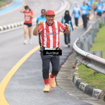 Runner Photo 7028110