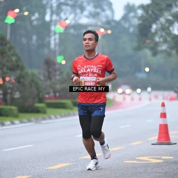 Runner Photo 7028111
