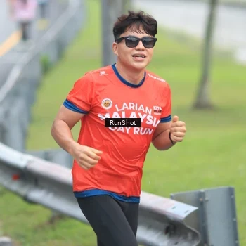 Runner Photo 7028115