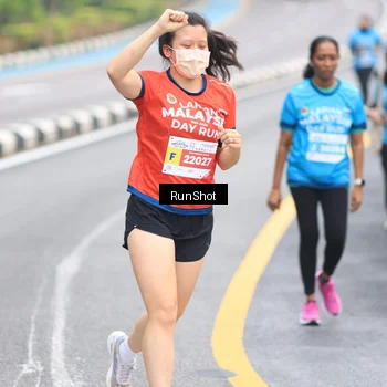 Runner Photo 7028183