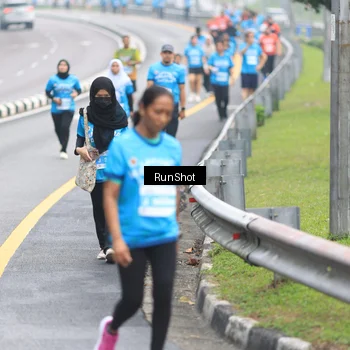Runner Photo 7028190