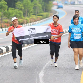 Runner Photo 7028380