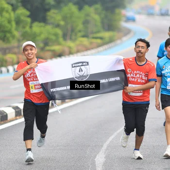 Runner Photo 7028388