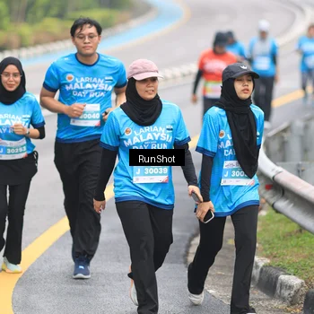 Runner Photo 7028981