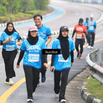 Runner Photo 7029013