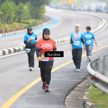 Runner Photo 7029040