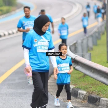 Runner Photo 7029353