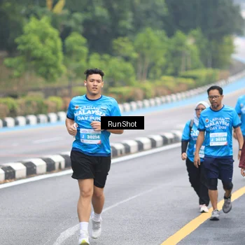 Runner Photo 7030343