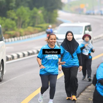 Runner Photo 7030405