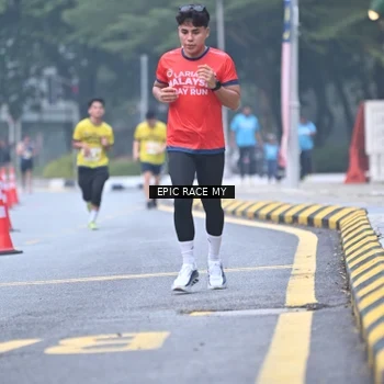 Runner Photo 7030588