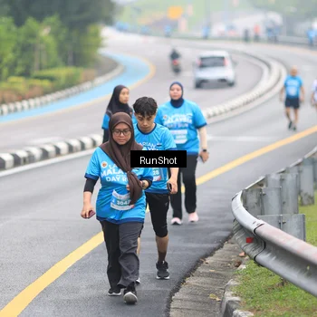 Runner Photo 7030691