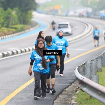 Runner Photo 7030743