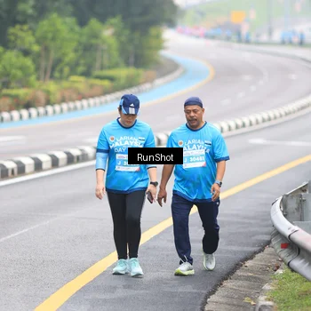 Runner Photo 7030874