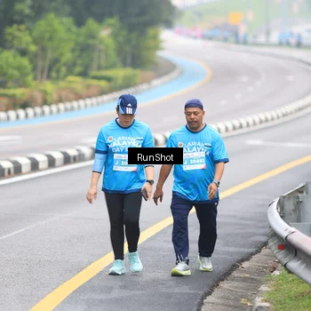 Runner Photo 7030875