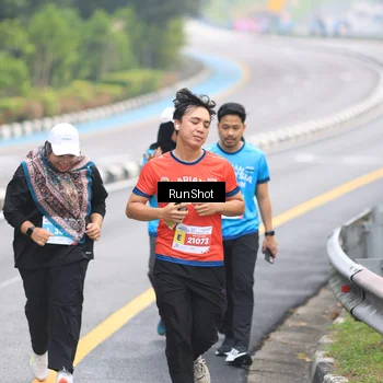 Runner Photo 7030940