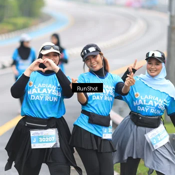 Runner Photo 7031070