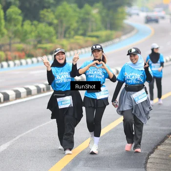 Runner Photo 7031073