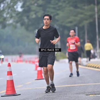 Runner Photo 7031085
