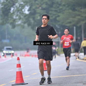 Runner Photo 7031100