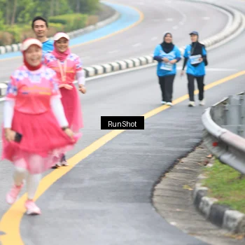 Runner Photo 7031845