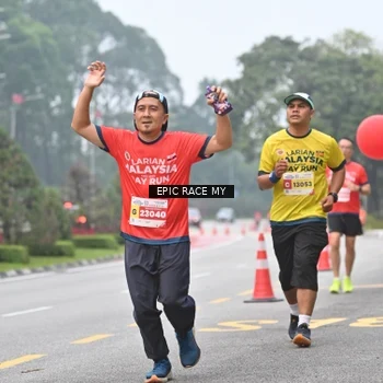 Runner Photo 7032000