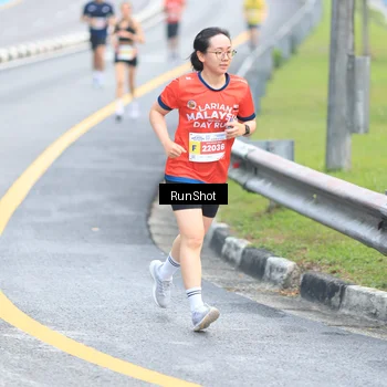 Runner Photo 7032043