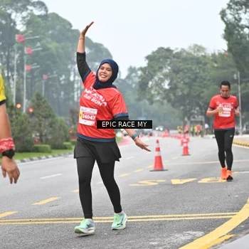 Runner Photo 7032100