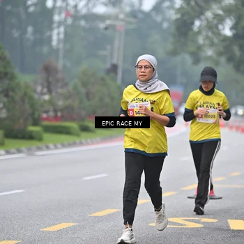 Runner Photo 7032402