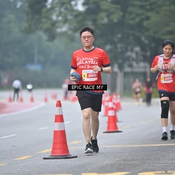 Runner Photo 7033080