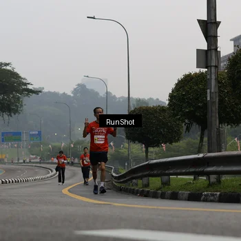 Runner Photo 7033323