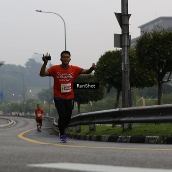 Runner Photo 7033343