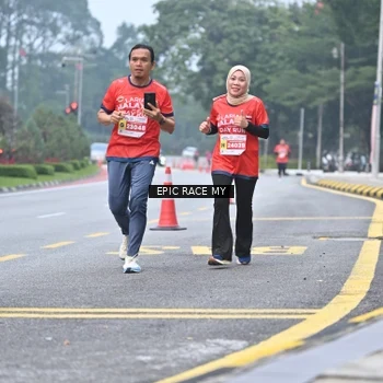 Runner Photo 7033365
