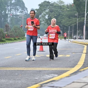 Runner Photo 7033376