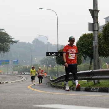 Runner Photo 7033417