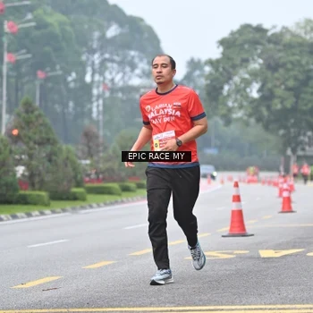 Runner Photo 7033472
