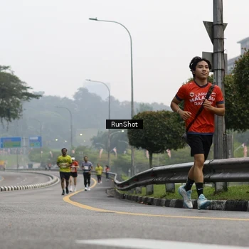 Runner Photo 7033555