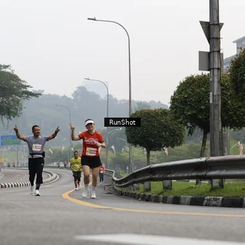 Runner Photo 7033573