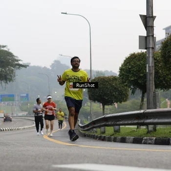 Runner Photo 7033575