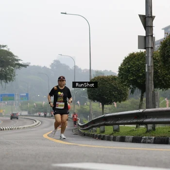 Runner Photo 7033642