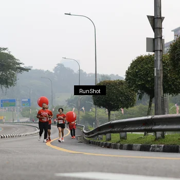 Runner Photo 7033674