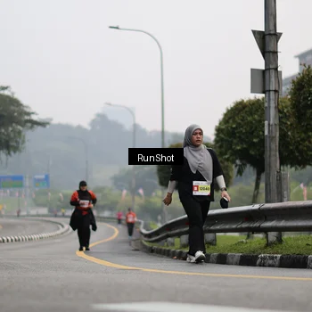 Runner Photo 7033743