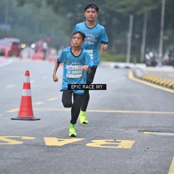Runner Photo 7034037