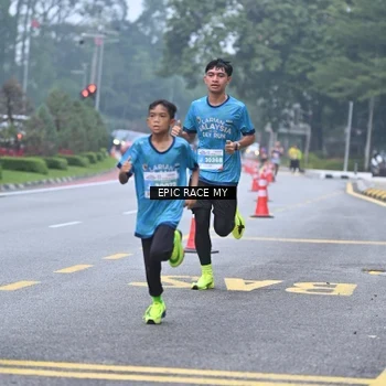 Runner Photo 7034043