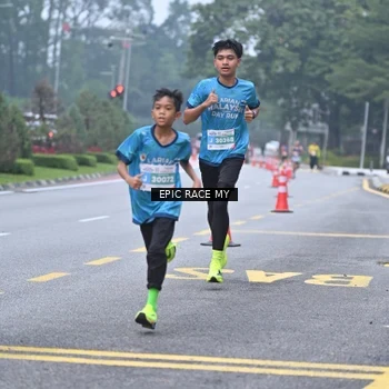 Runner Photo 7034047