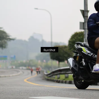 Runner Photo 7034142