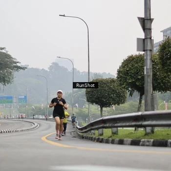 Runner Photo 7034292