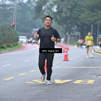 Runner Photo 7034346