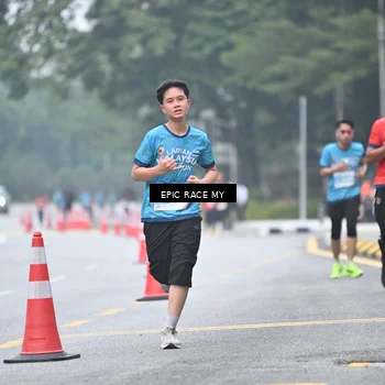 Runner Photo 7035040